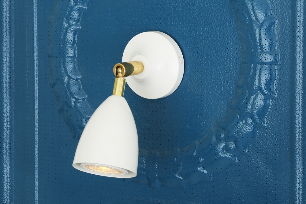Lainio Wall Light | Polished Brass | White